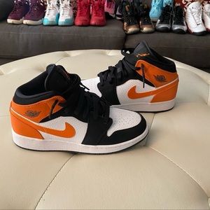 Shattered Backboard Mid Air Jordan 1